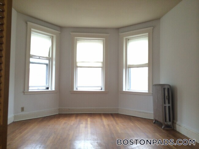 Building Photo - 137 Park Dr