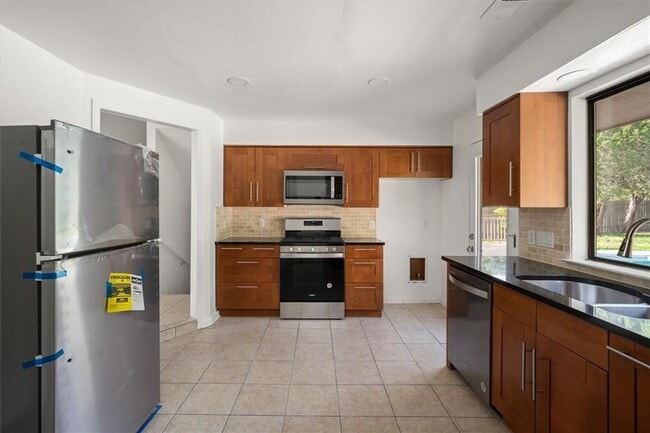 Building Photo - 6100 Danwood Dr