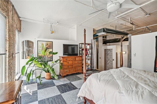 Building Photo - 215 Mitchell St SW