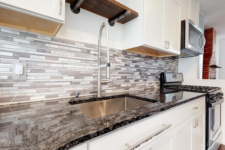 Building Photo - 1711 Latrobe St