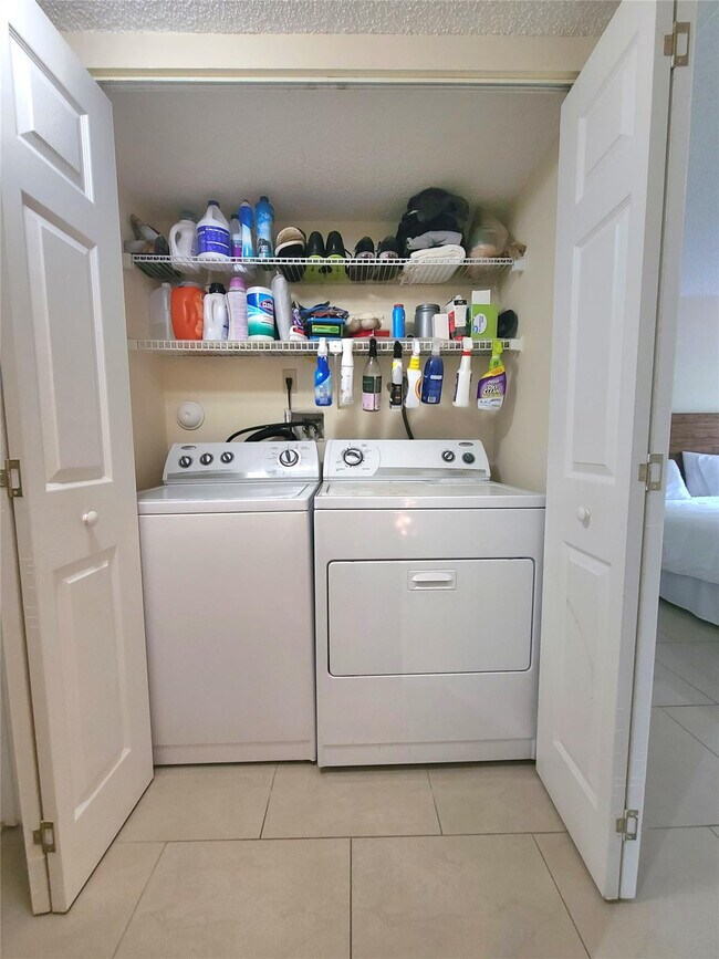 Building Photo - 801 Lyons Rd