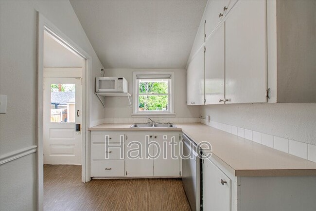 Building Photo - 1110 N 8th St