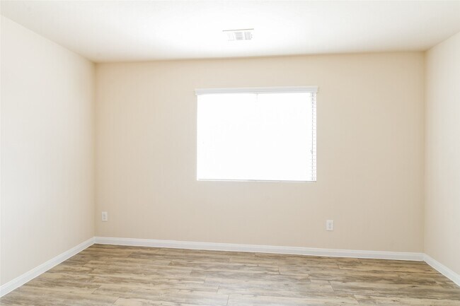 Building Photo - 6003 Sunrise Light Ln