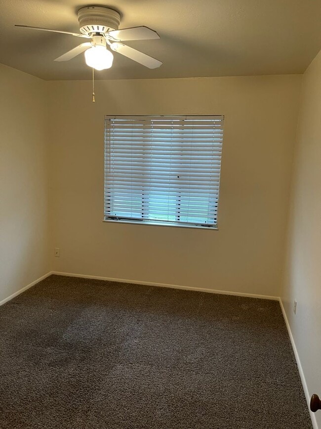 Building Photo - Charming 2-Bedroom Home