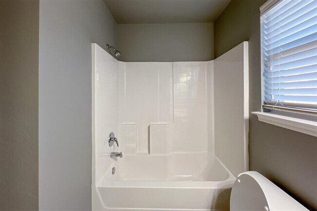 Building Photo - 7802 Bennie Terrace