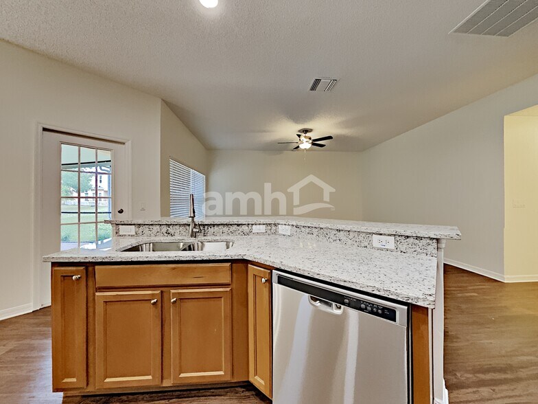 Building Photo - 1921 Darlin Cir