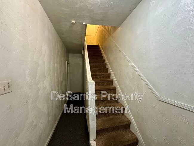 Building Photo - 2903 Stayton St