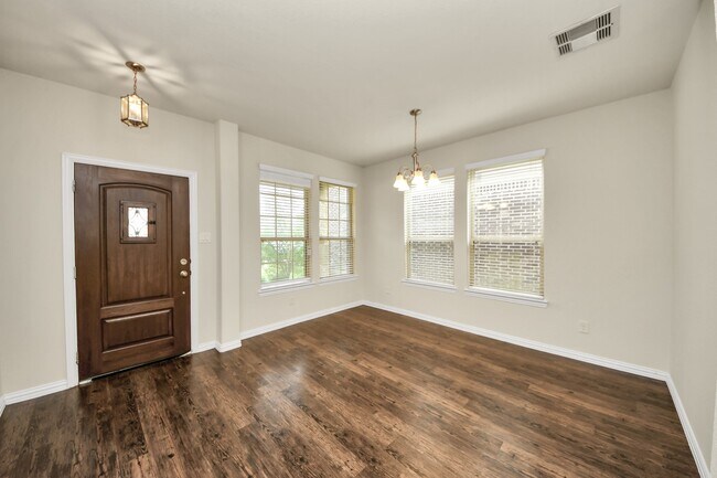Building Photo - 1437 Northwood Springs Dr