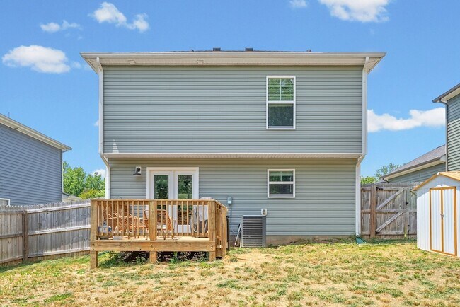 Building Photo - 411 Hillside Dr
