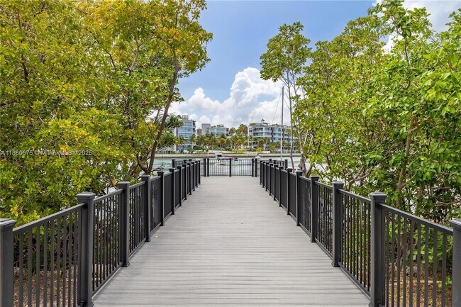 Building Photo - 1800 Sunset Harbour Dr
