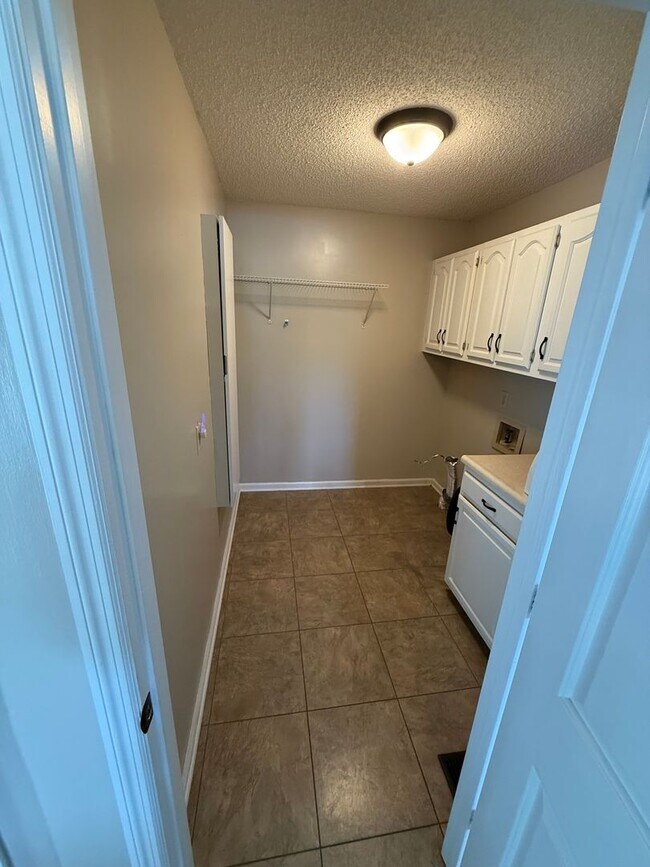 Building Photo - Carolina Lakes