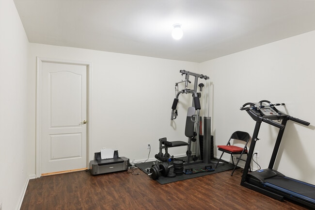 Building Photo - 9 Crest Ct