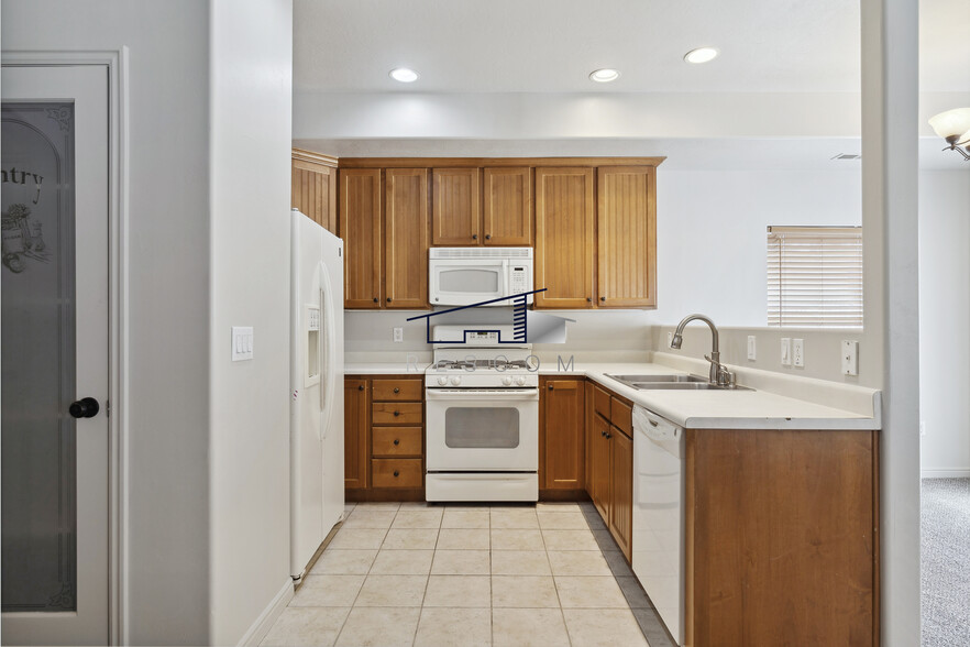 Building Photo - 6136 Brighton Ridge Dr