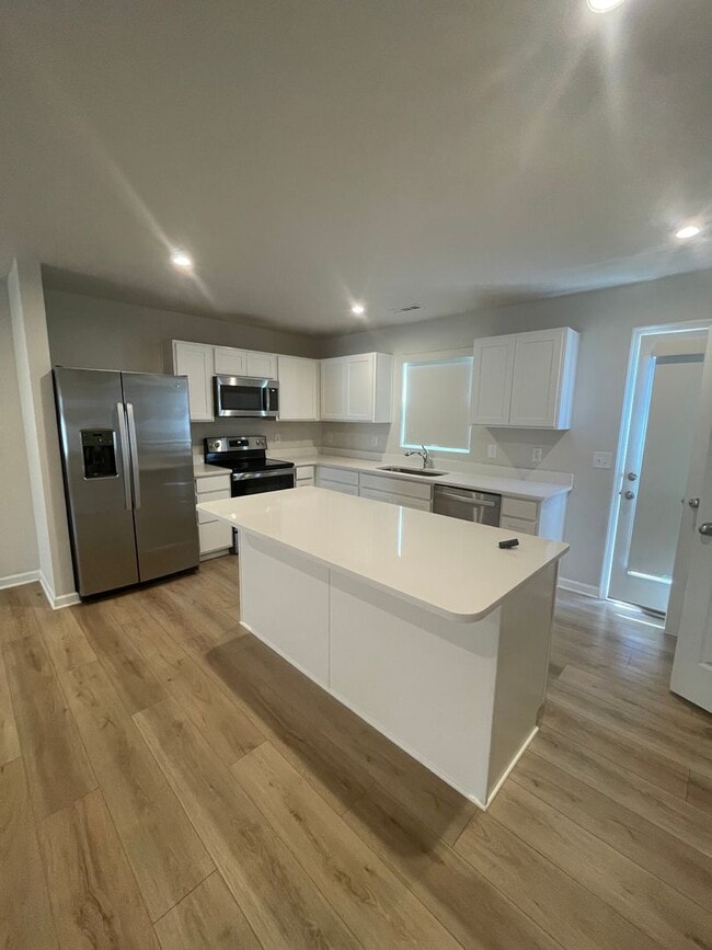 Building Photo - You’ve Got to See This Rental!