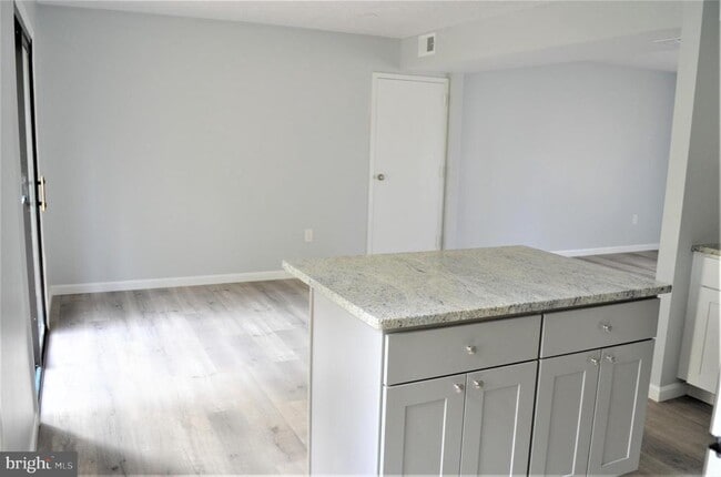 Building Photo - 14903 Neath Ct