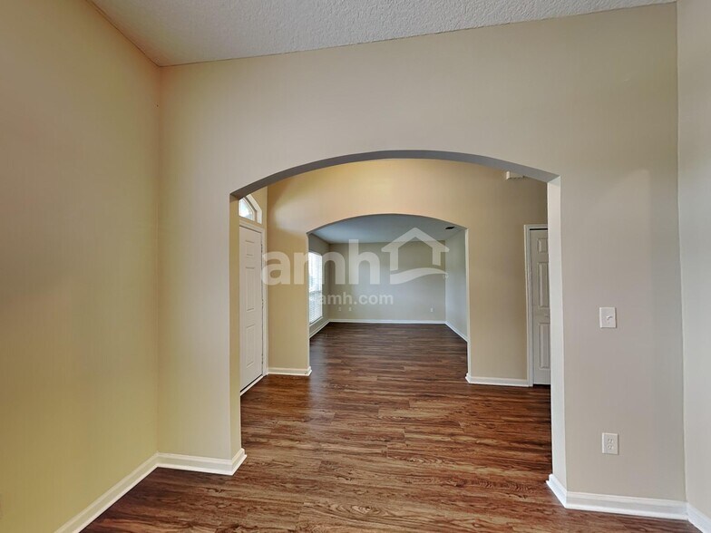 Building Photo - 9177 Prosperity Lake Dr