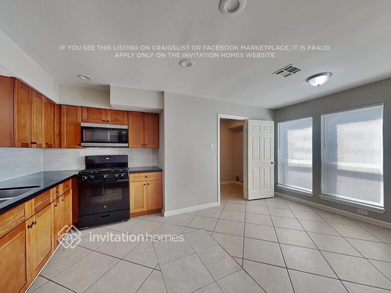 Building Photo - 4515 Hidden Springs Dr