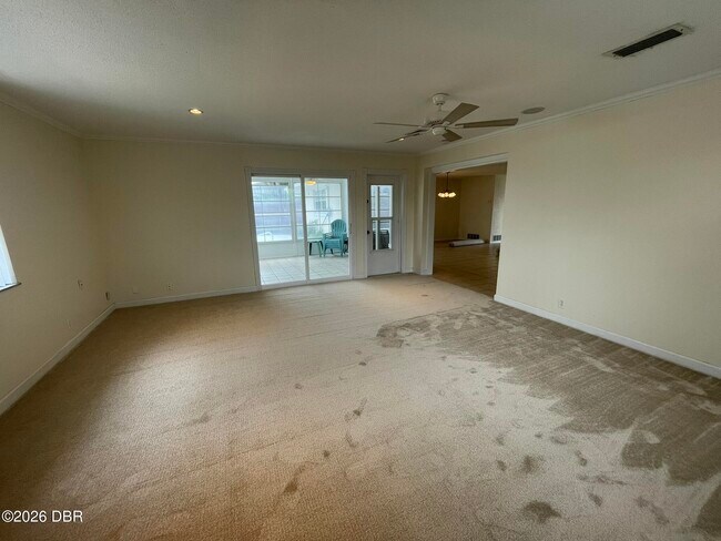 Building Photo - 135 Kent Dr