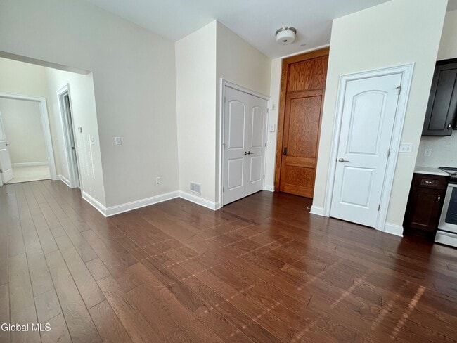 Building Photo - 233 Lake Ave