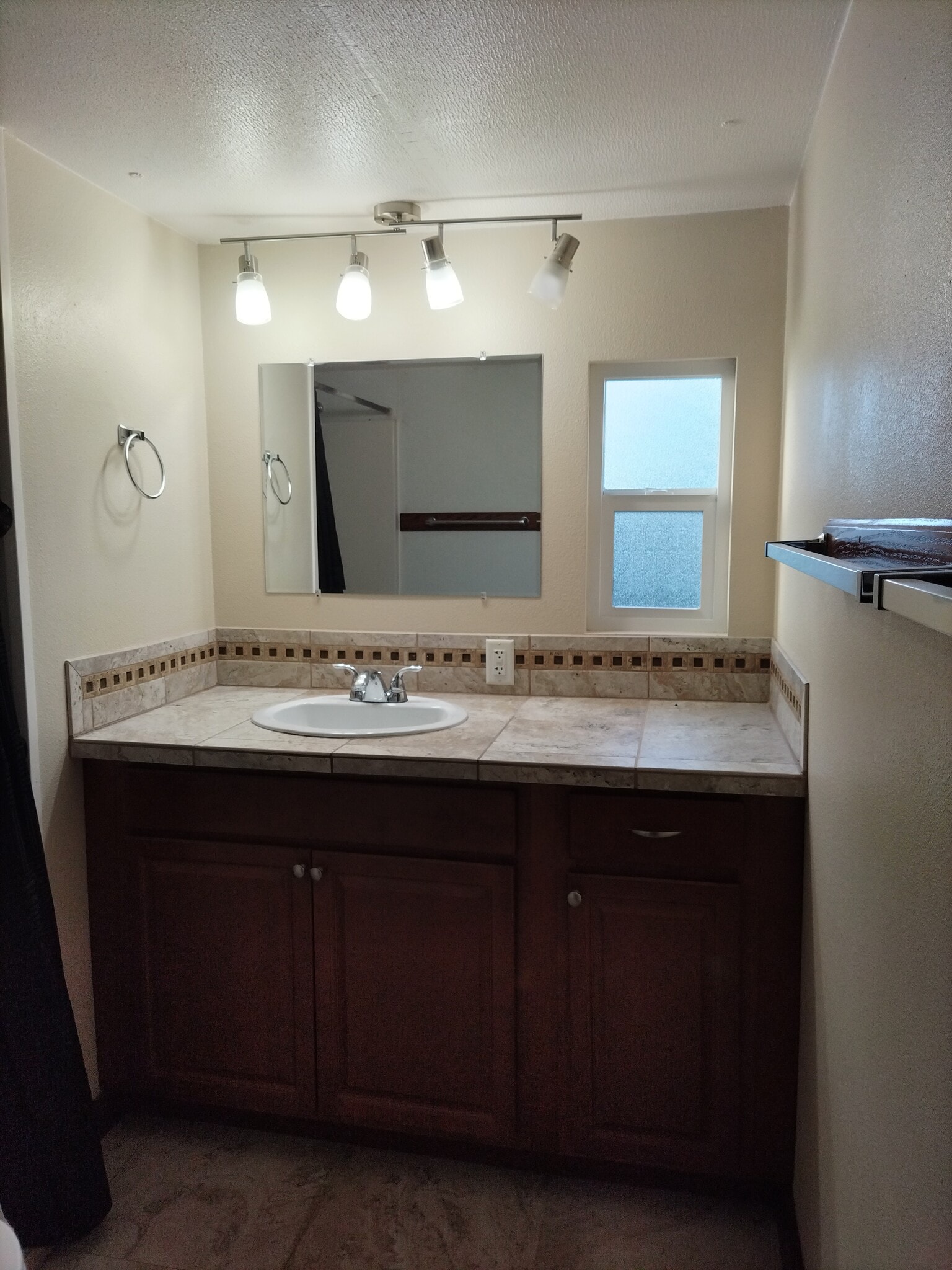 Shared remodeled bathroom - 15016 Frenchie Ln SE