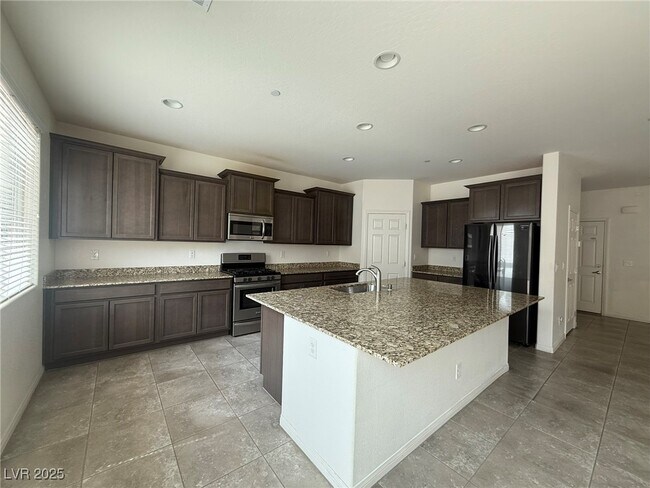 Building Photo - 2229 Mundare Dr