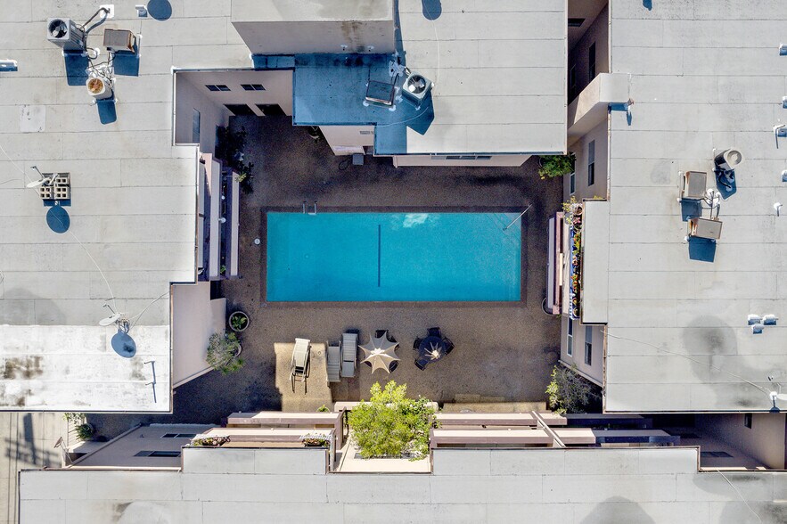 Building Photo - 310 N Jackson St