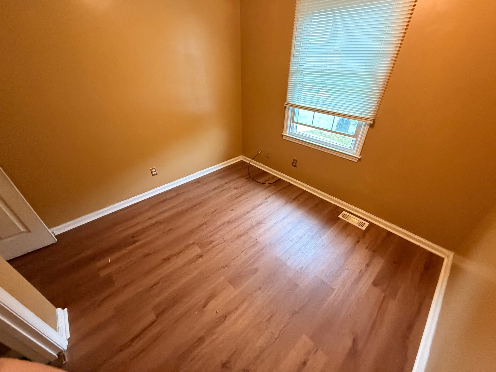 Building Photo - Room in House on Dupree St