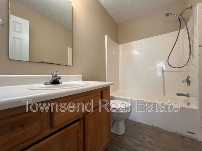 Building Photo - 566 Crooked Creek Ct