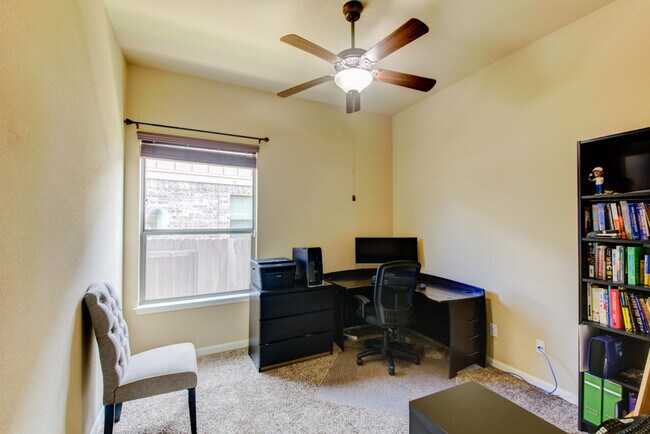 Building Photo - 308 Entrada Way