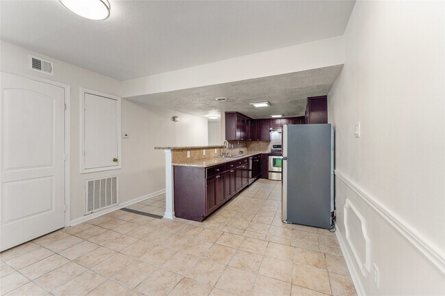 Building Photo - 12633 Memorial Dr