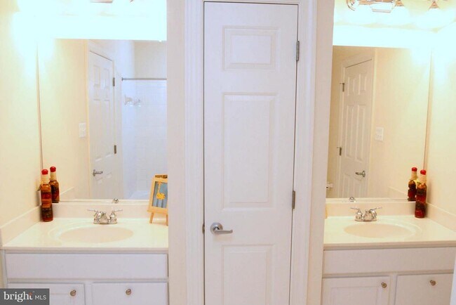 Building Photo - 623 Hurdle Mill Pl