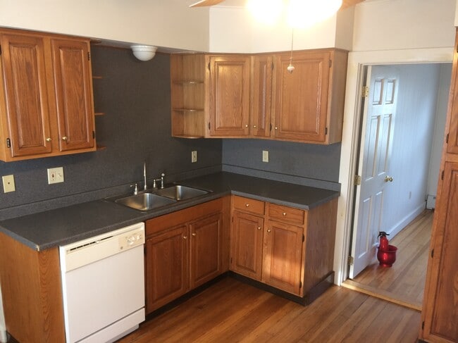 Building Photo - 97 Mawney St