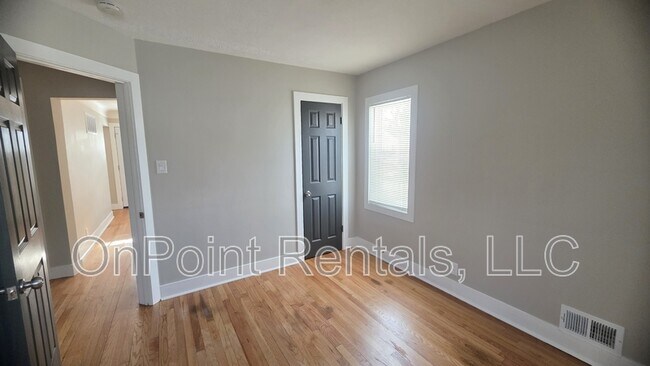 Building Photo - 14526 Russell Ave