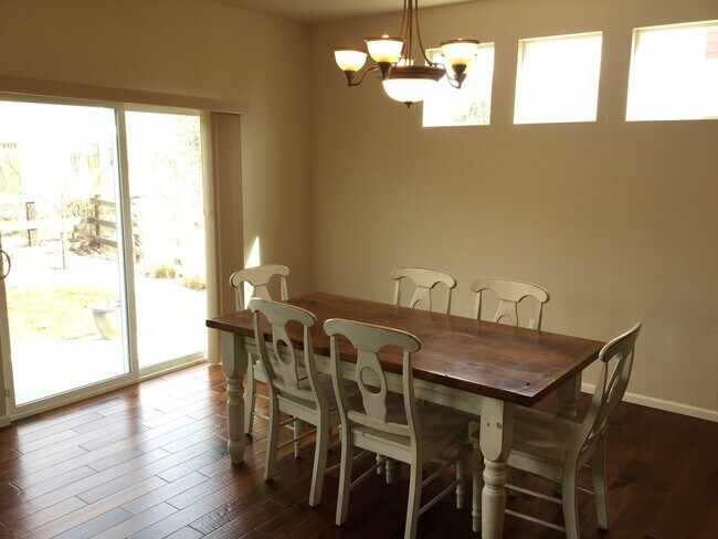 Building Photo - Beautiful 4 Bed 2.5 Bath Home in Observato...
