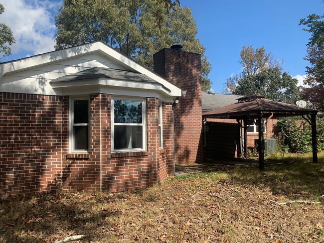 Building Photo - 8373 Brewer Rd