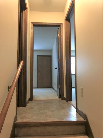 Building Photo - 408 Holly Ln