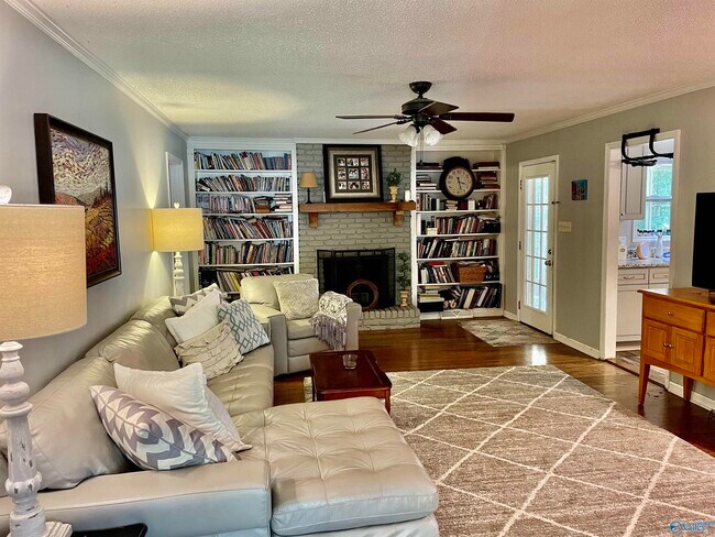 Building Photo - 2105 Hansel Ave SW