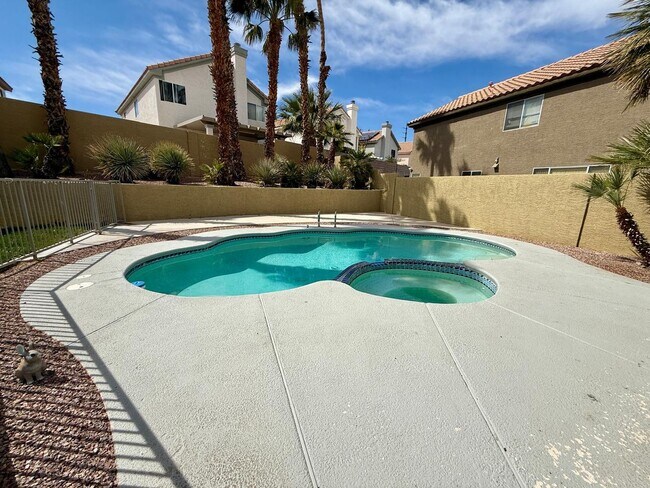 Building Photo - Amazing Peccole Ranch Home 4 beds & Pool