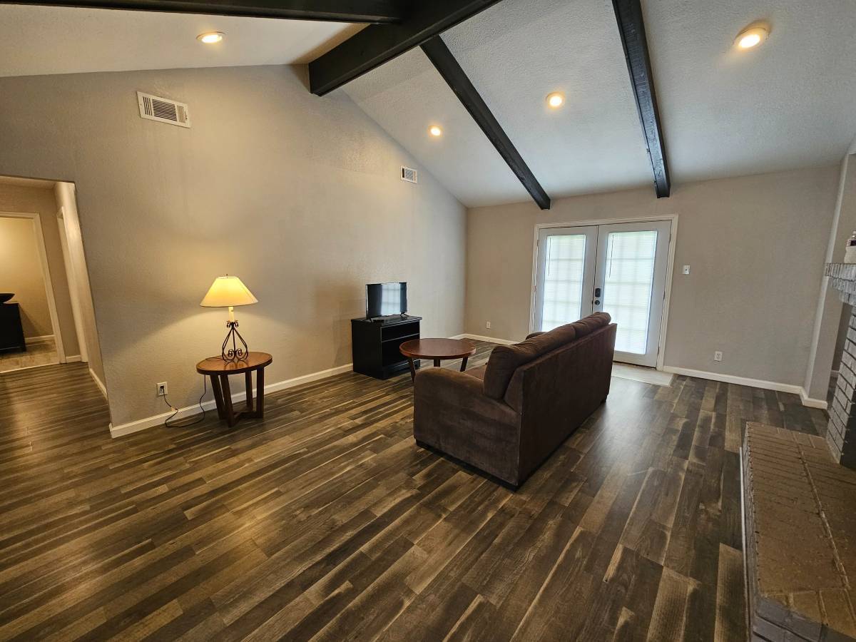 Building Photo - 5840 Oleander St