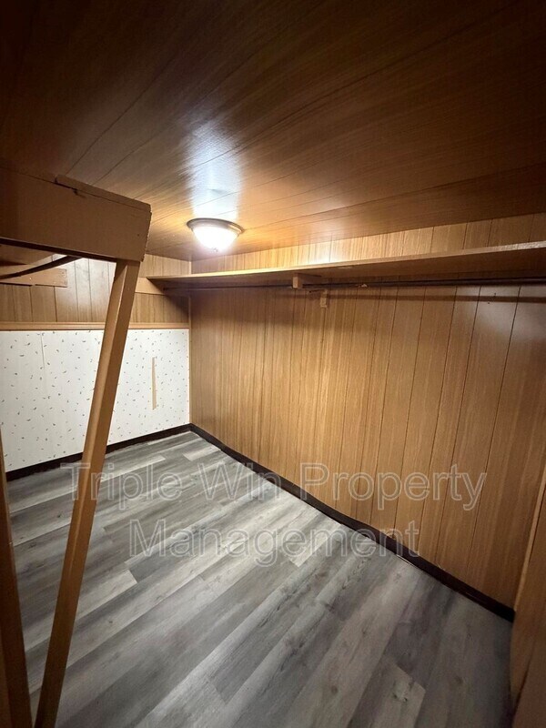 Building Photo - 10191 Mayfair Dr