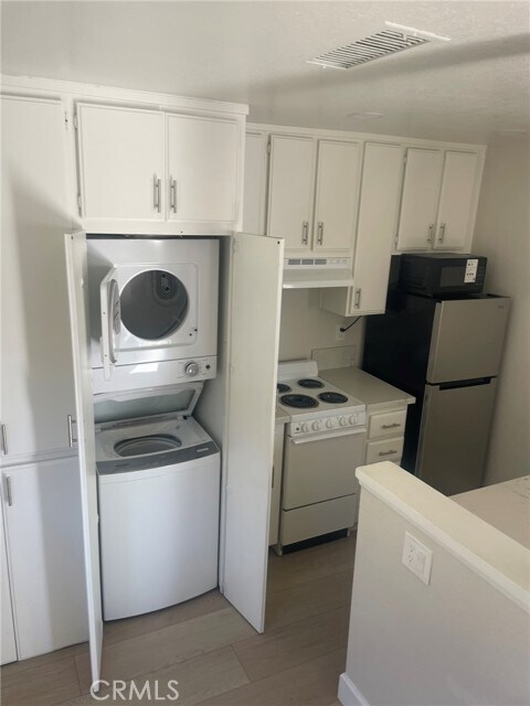 Building Photo - 3703 S Country Oaks Loop