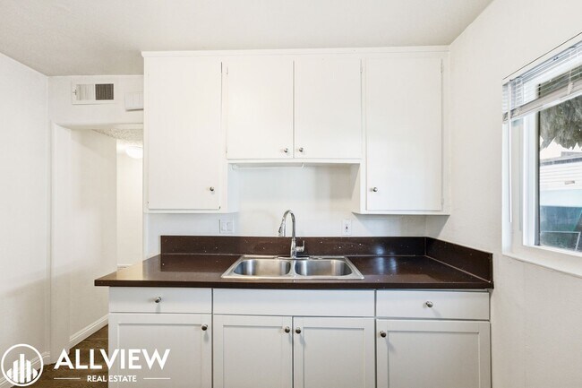 Building Photo - 3410 W Olinda Ln