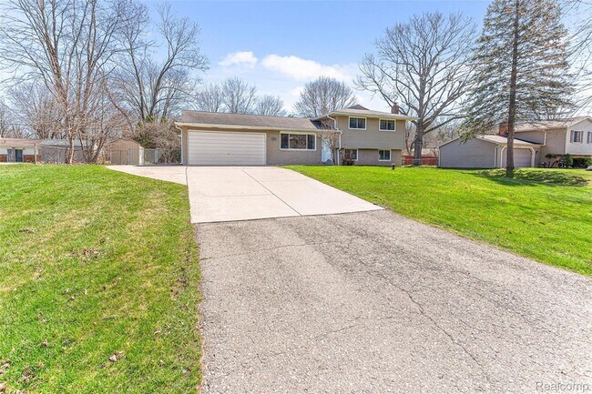 Building Photo - 25690 Glamorgan Dr