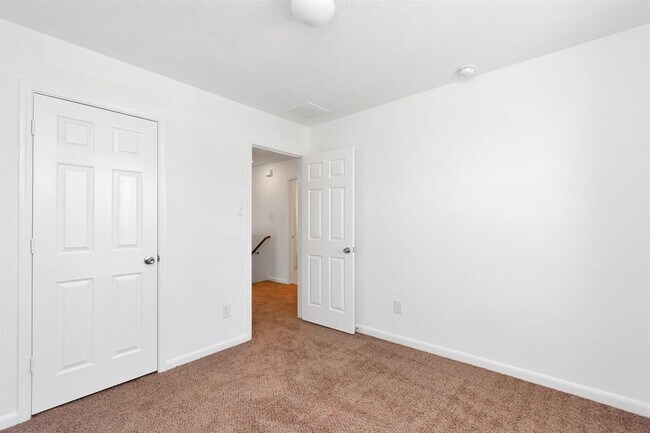 Building Photo - 19003 Barnesdale Ct