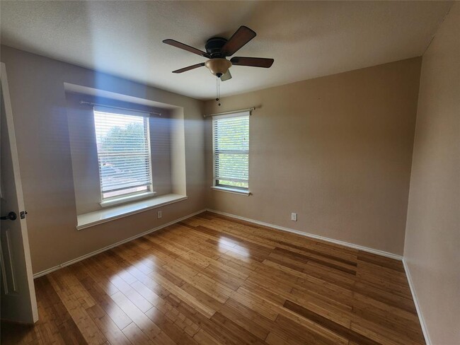 Building Photo - 9417 Edmundsbury Dr