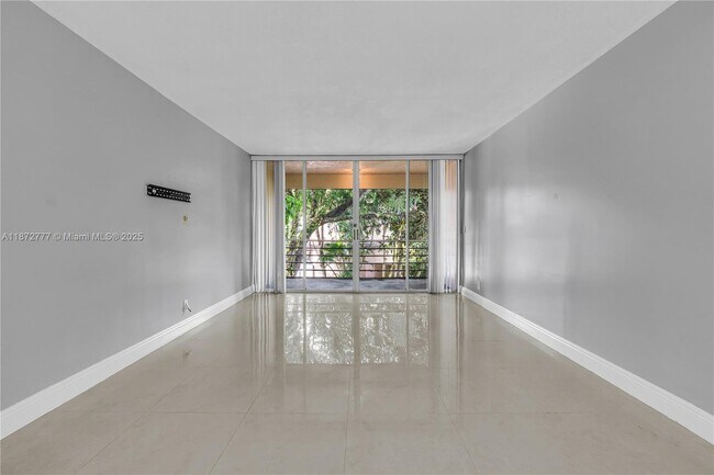 Building Photo - 9431 Live Oak Pl