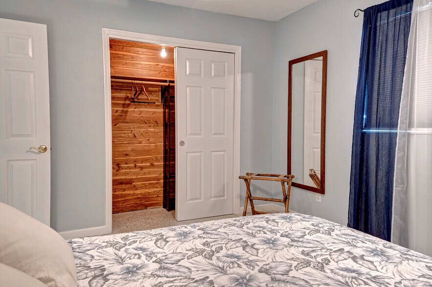 Primary Bedroom Closet - 3605 Iroquois Ave