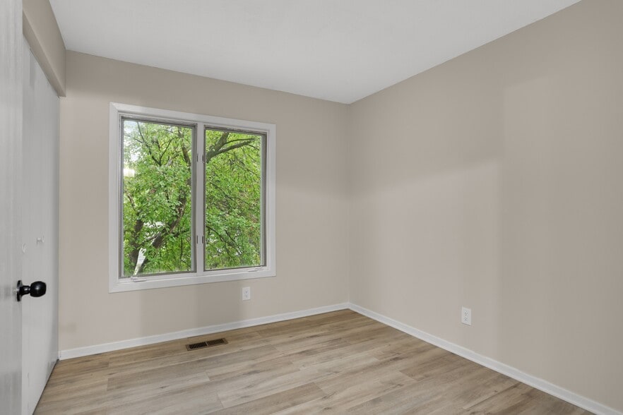 Building Photo - 3584 Blue Jay Way