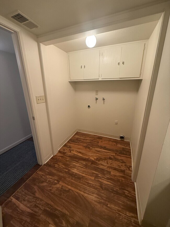 Building Photo - 1026 Springoak Way