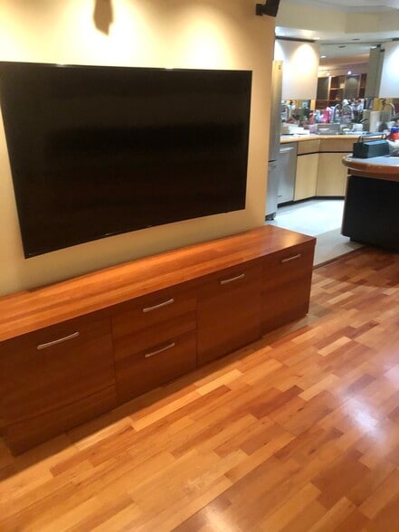 Building Photo - 66 Queen St